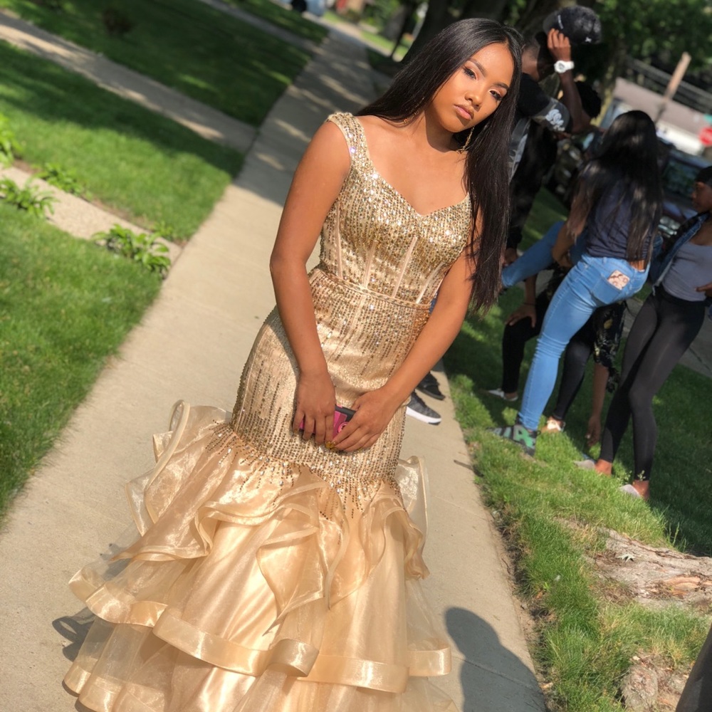 Sleeveless Mermaid Gold Prom Dress